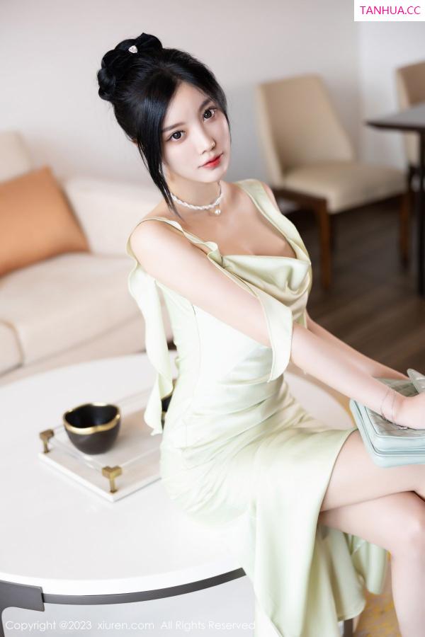 杨晨晨 sugar小甜心CC [XiuRen]高清写真图 2023.09.19 No.7410 杨晨晨Yome 美臀长裙第17张图片